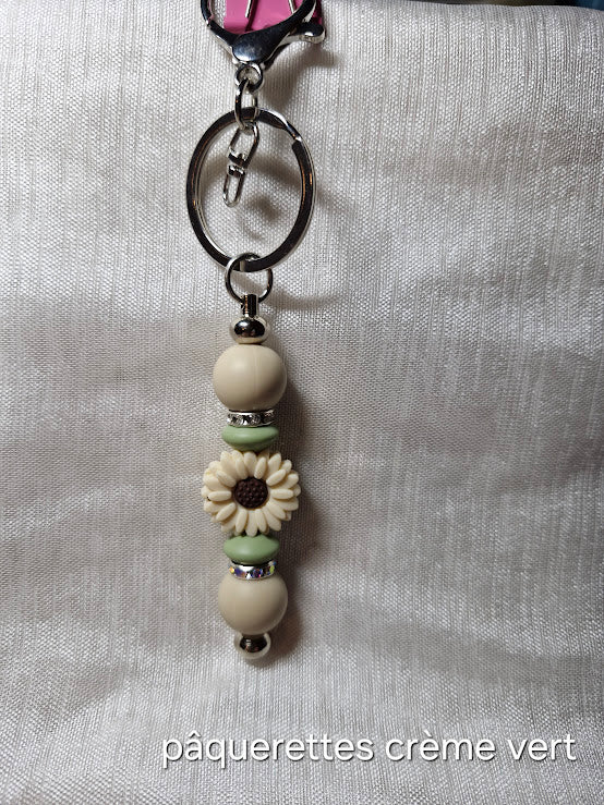 Porte clé pâquerette et feuilles