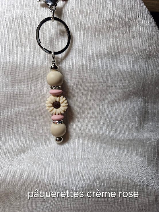 Porte clé pâquerette et feuilles