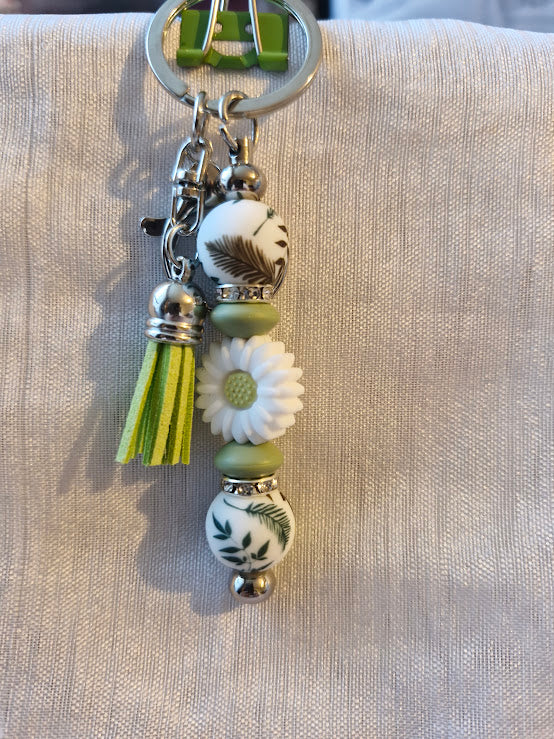 Porte clé pâquerette et feuilles