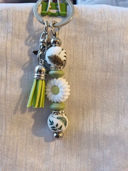 Porte clé pâquerette et feuilles