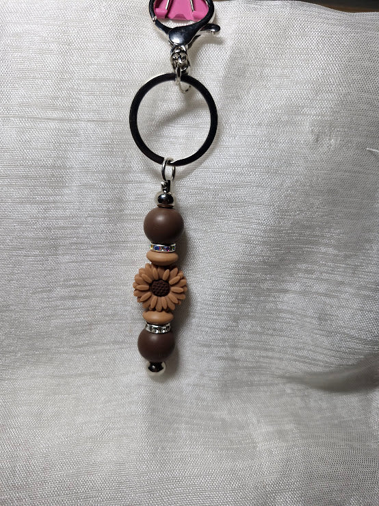 Porte clé pâquerette et feuilles