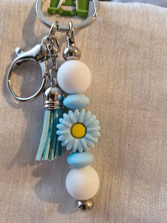 Porte clé pâquerette et feuilles