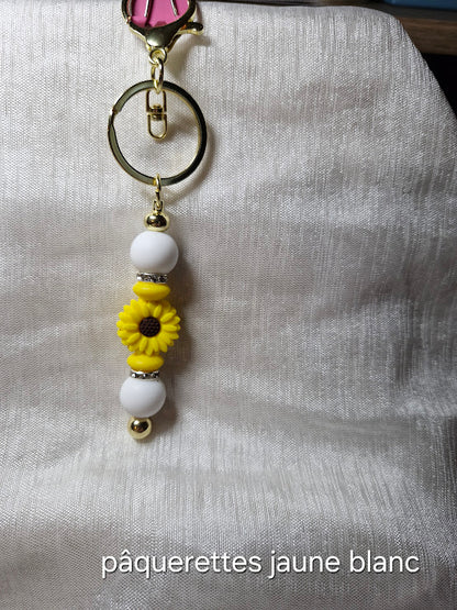 Porte clé pâquerette et feuilles