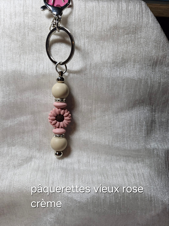 Porte clé pâquerette et feuilles