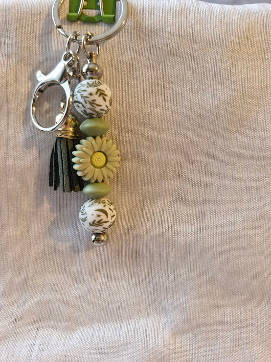 Porte clé pâquerette et feuilles