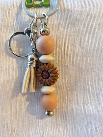 Porte clé pâquerette et feuilles