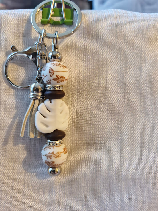 Porte clé pâquerette et feuilles