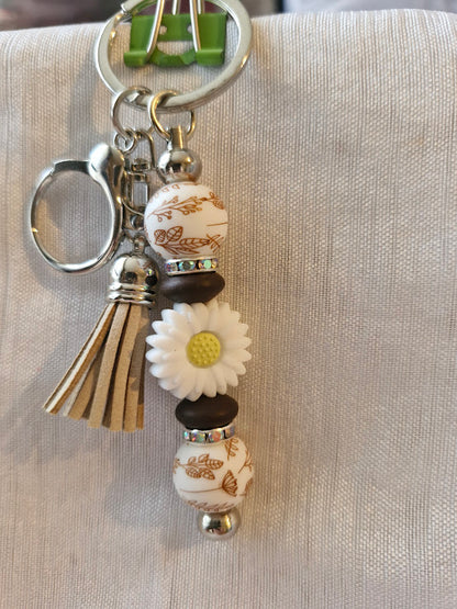 Porte clé pâquerette et feuilles