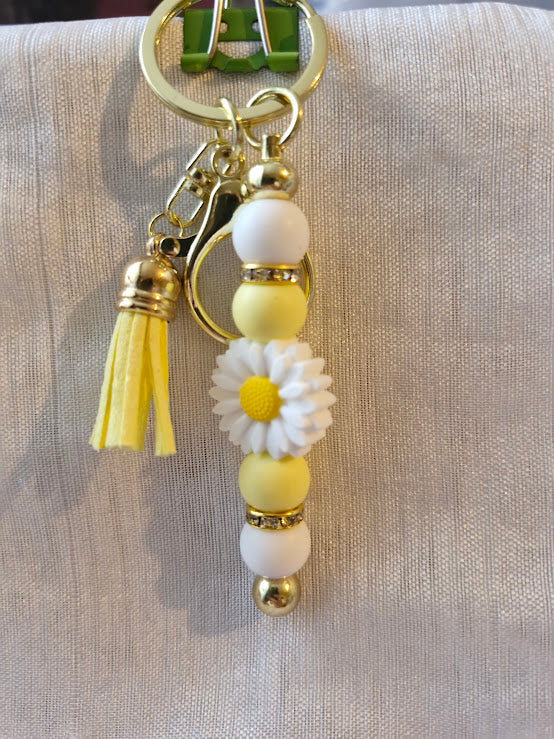 Porte clé pâquerette et feuilles